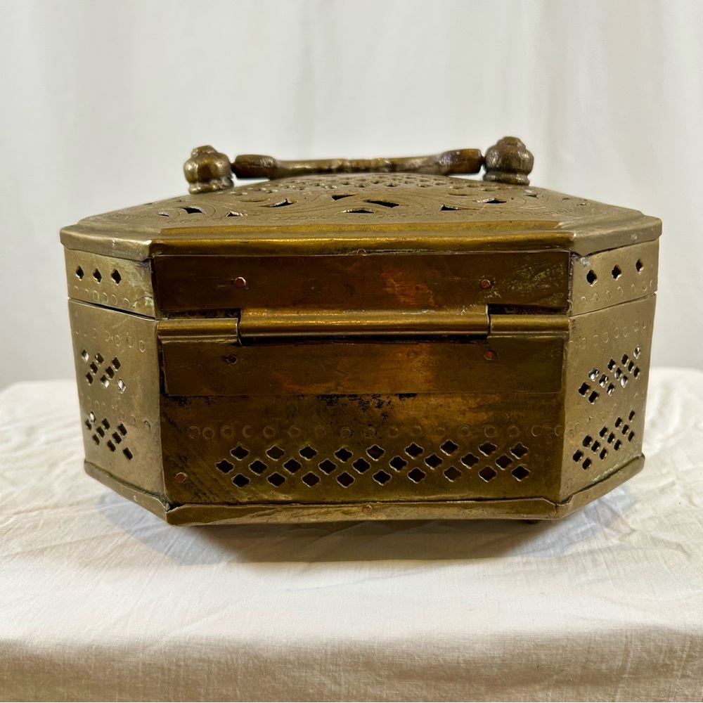 Vintage MCM Large Indian Made Brass Cut-Out Lotus Cricket Incense Box - Picture 7 of 15